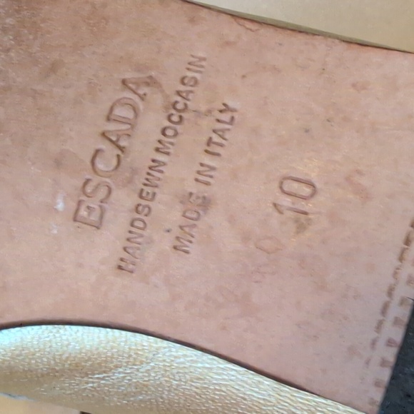 Escada Loafers Metallic Gold Leather Flat Made In Italy Size 10 - Picture 12 of 13